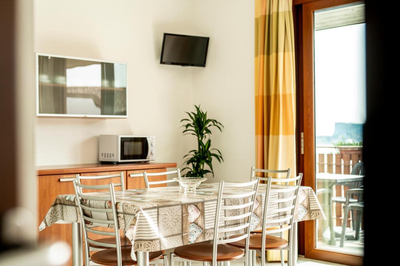 Onda Blu Resort Manerba del Garda Ngoại thất bức ảnh